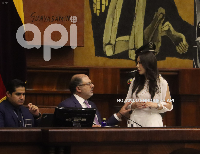 ASAMBLEA-KRONFLE-PAMELA-AGUIRRE