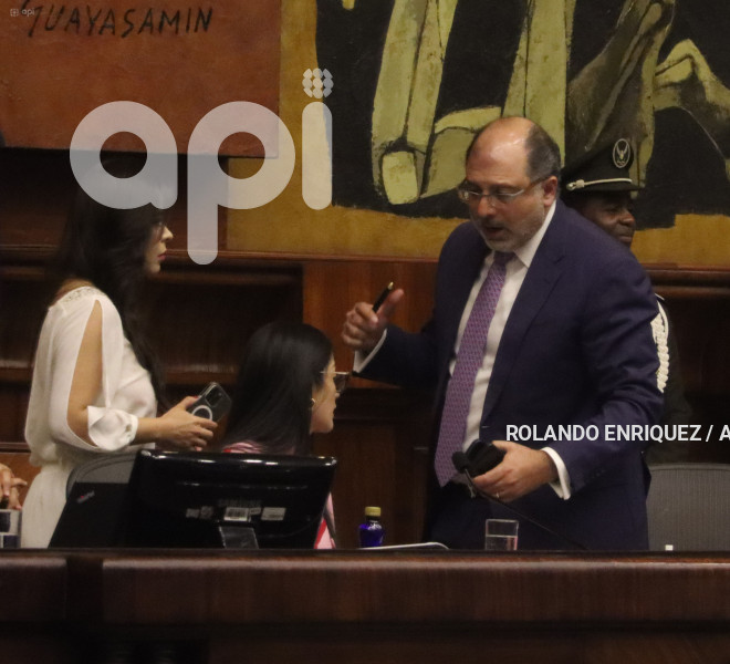 ASAMBLEA-KRONFLE-PAMELA-AGUIRRE
