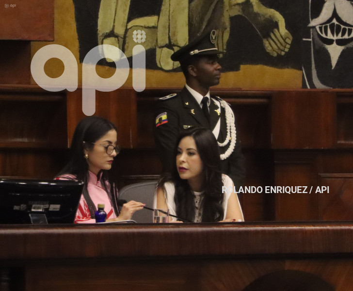 ASAMBLEA-KRONFLE-PAMELA-AGUIRRE