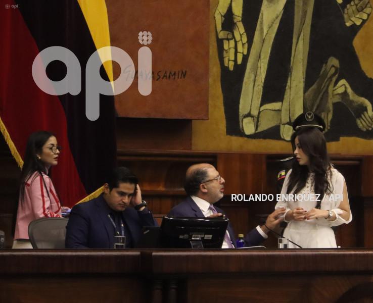 ASAMBLEA-KRONFLE-PAMELA-AGUIRRE