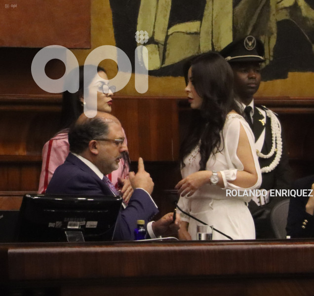 ASAMBLEA-KRONFLE-PAMELA-AGUIRRE