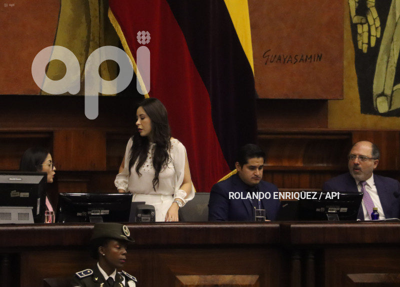 ASAMBLEA-KRONFLE-PAMELA-AGUIRRE