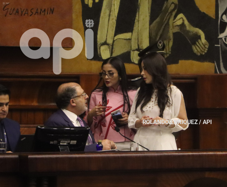 ASAMBLEA-KRONFLE-PAMELA-AGUIRRE