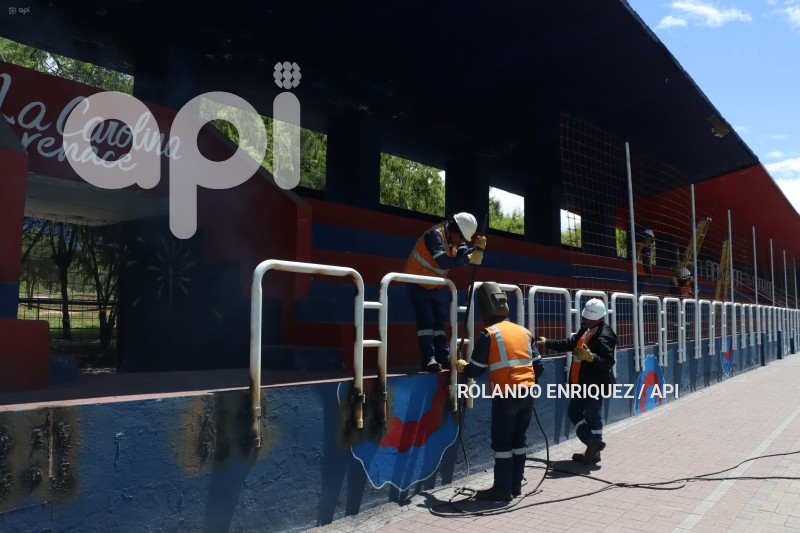 DEMOLICION-TRIBUNA-SHYRIS