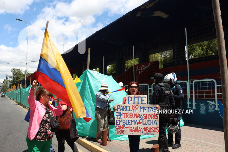 DEMOLICION-TRIBUNA-SHYRIS