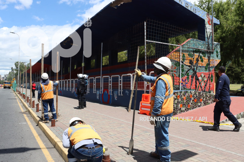 DEMOLICION-TRIBUNA-SHYRIS