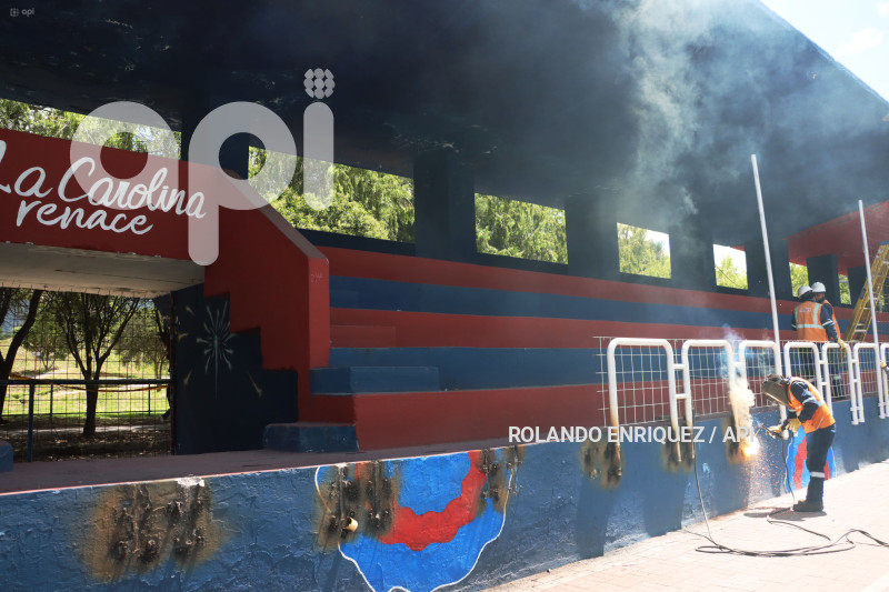 DEMOLICION-TRIBUNA-SHYRIS