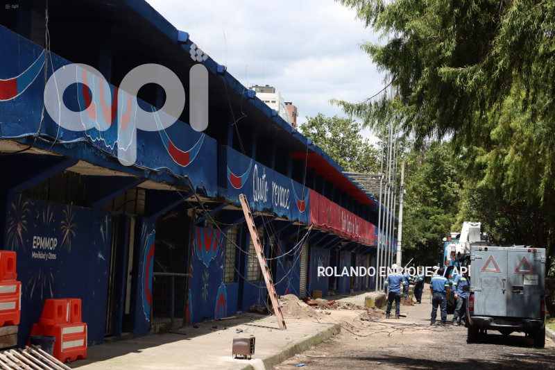 DEMOLICION-TRIBUNA-SHYRIS