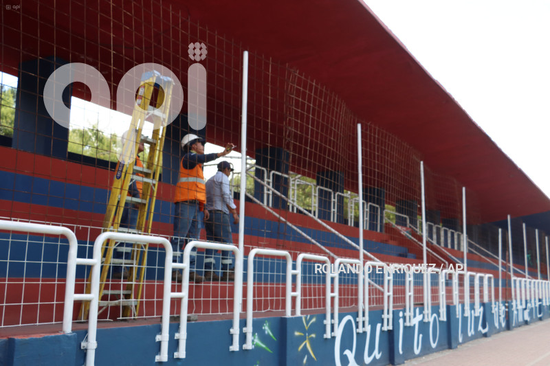 DEMOLICION-TRIBUNA-SHYRIS