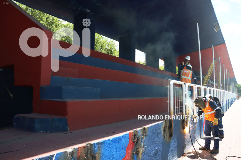 DEMOLICION-TRIBUNA-SHYRIS