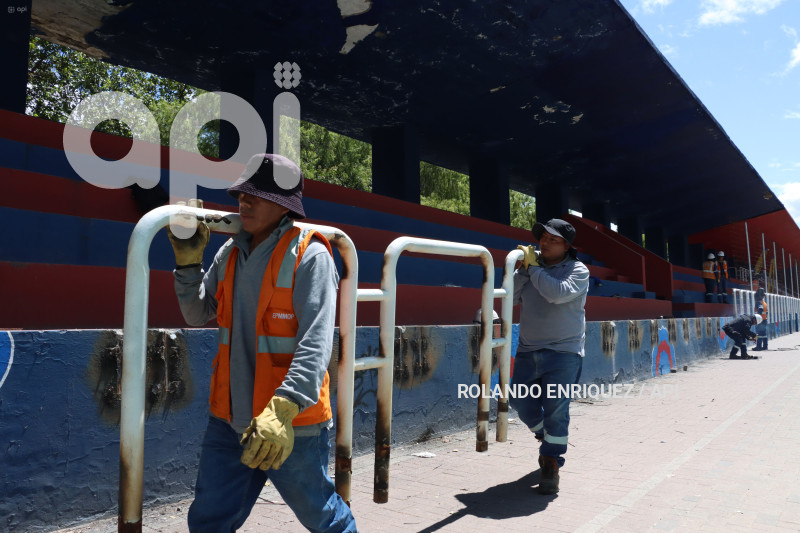 DEMOLICION-TRIBUNA-SHYRIS