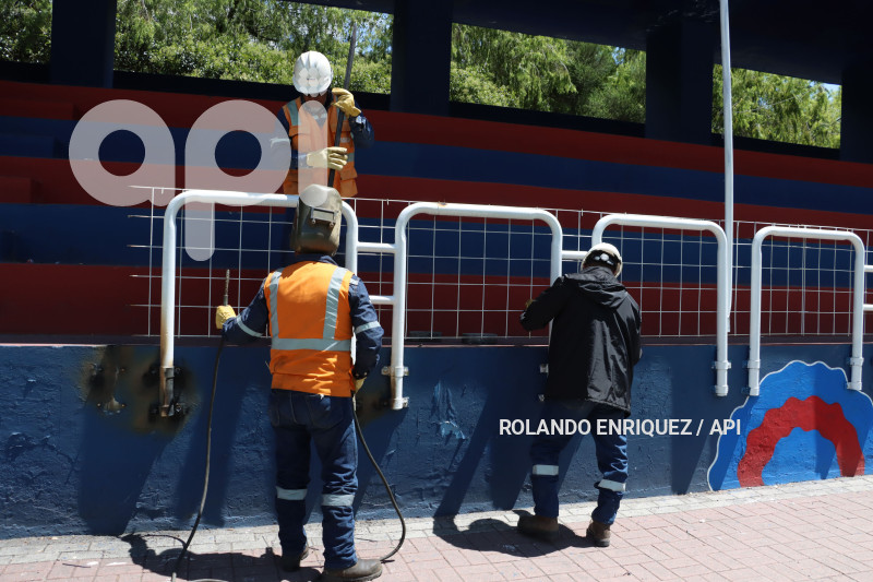 DEMOLICION-TRIBUNA-SHYRIS