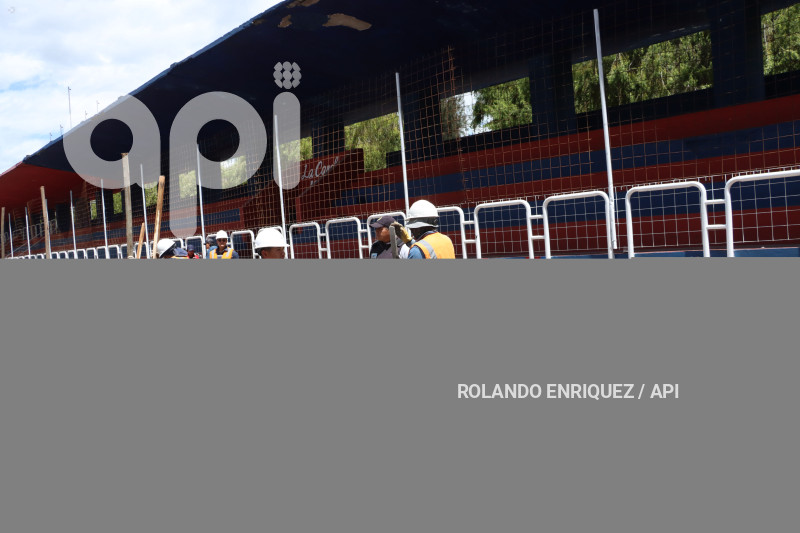 DEMOLICION-TRIBUNA-SHYRIS
