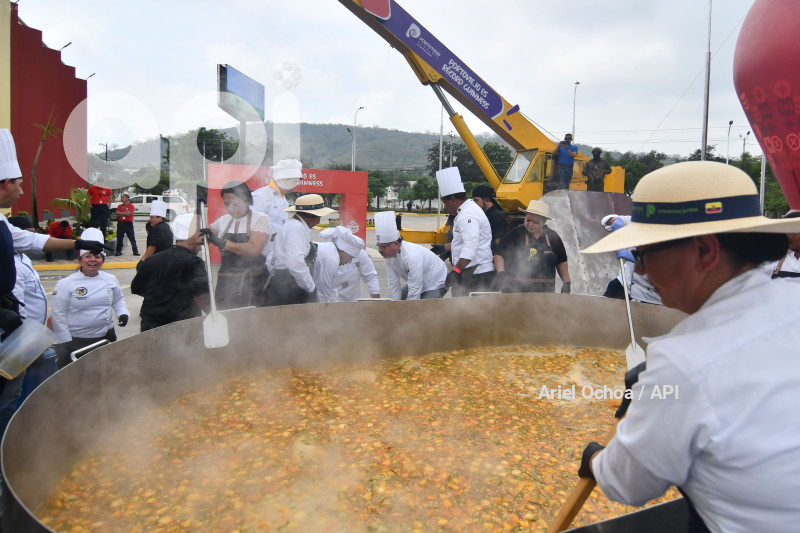 PORTOVIEJO-RECORD-GUINNESS-VICHE