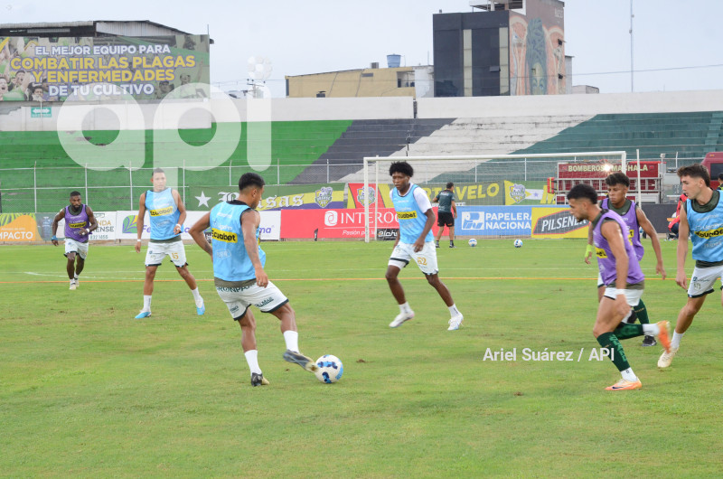 FBL-LIGAPRO-ORENSE-CUMBAYÁ