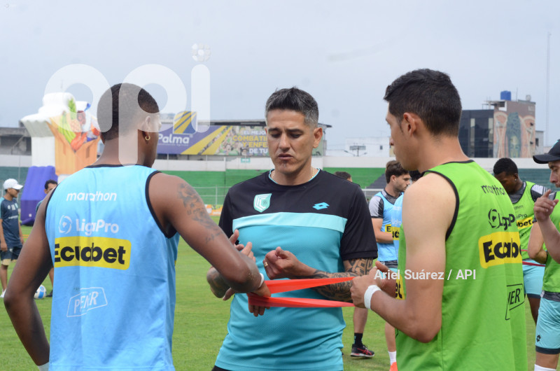 FBL-LIGAPRO-ORENSE-CUMBAYÁ