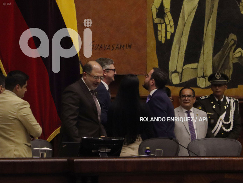 PLENO-JUAN-VEGA-EXPLICA-ACUERDO-FMI