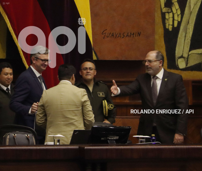 PLENO-JUAN-VEGA-EXPLICA-ACUERDO-FMI