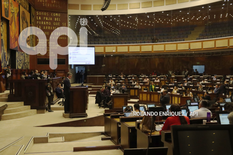 PLENO-JUAN-VEGA-EXPLICA-ACUERDO-FMI