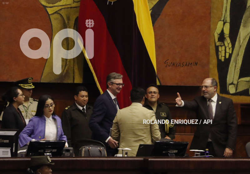 PLENO-JUAN-VEGA-EXPLICA-ACUERDO-FMI