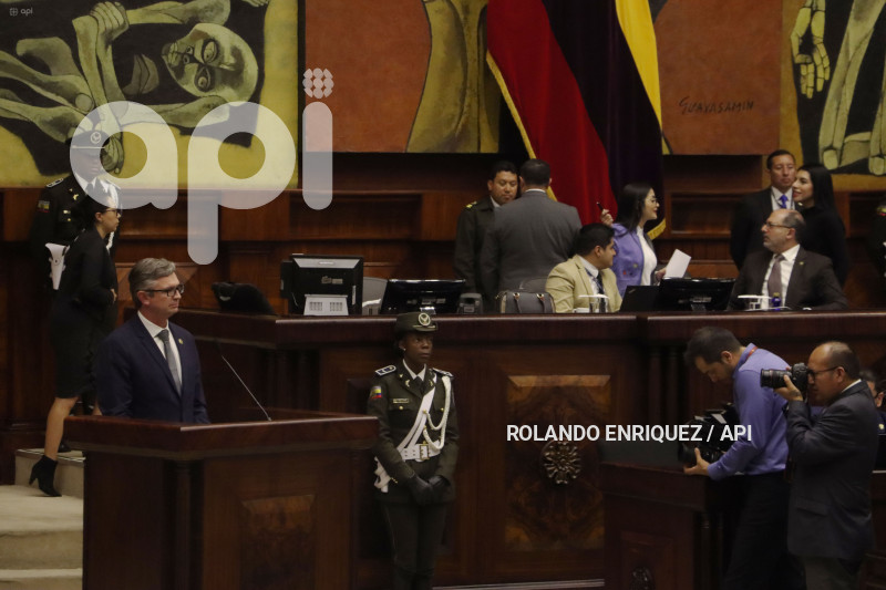 PLENO-JUAN-VEGA-EXPLICA-ACUERDO-FMI