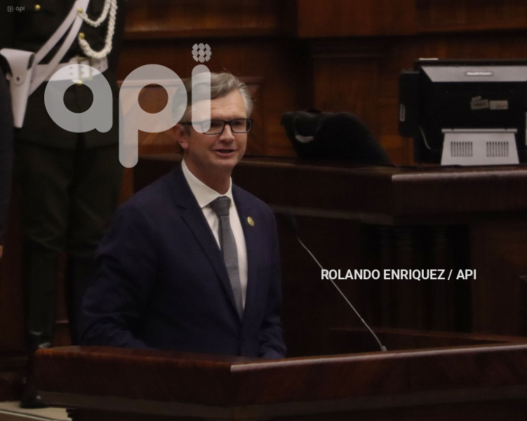 PLENO-JUAN-VEGA-EXPLICA-ACUERDO-FMI