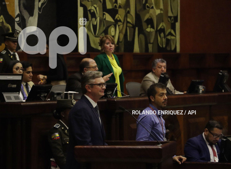PLENO-JUAN-VEGA-EXPLICA-ACUERDO-FMI