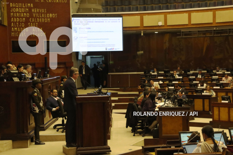 PLENO-JUAN-VEGA-EXPLICA-ACUERDO-FMI