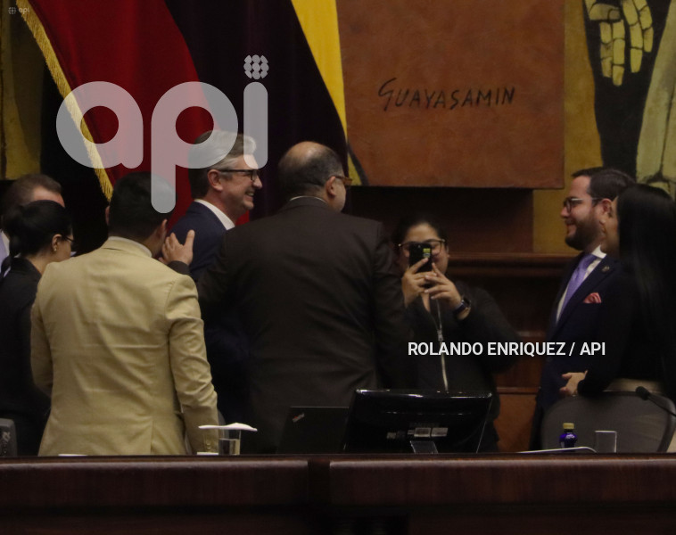 PLENO-JUAN-VEGA-EXPLICA-ACUERDO-FMI
