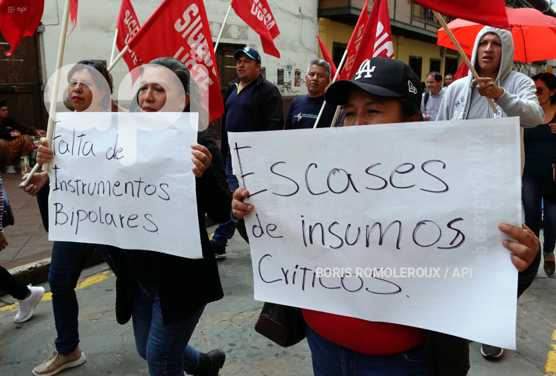 CUENCA-PROTESTA-POR INSUMOS EN HOSPITALES