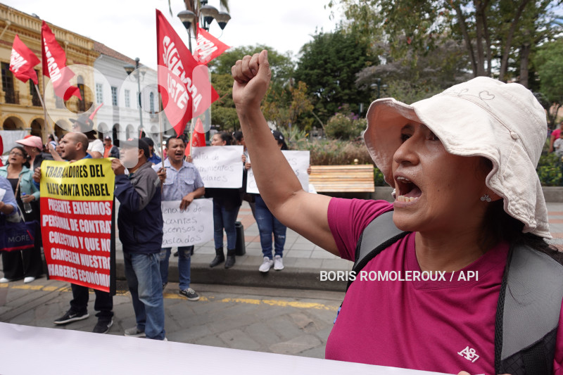 CUENCA-PROTESTA-POR INSUMOS EN HOSPITALES