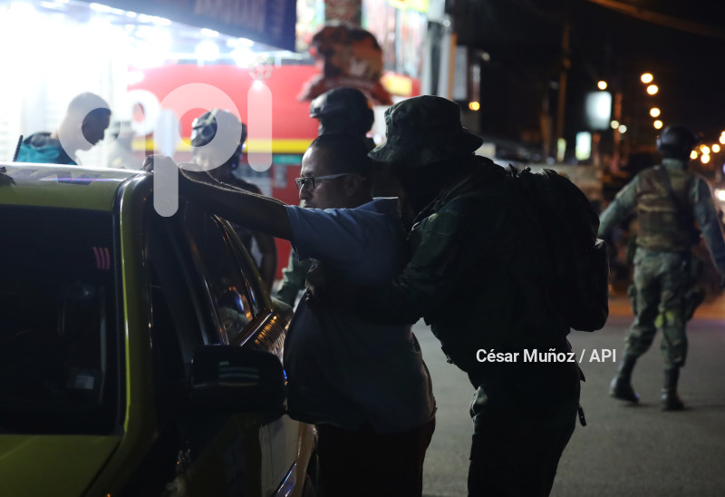 MANTA-OPERATIVO MILITAR-NOCHE