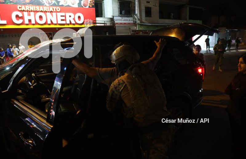 MANTA-OPERATIVO MILITAR-NOCHE