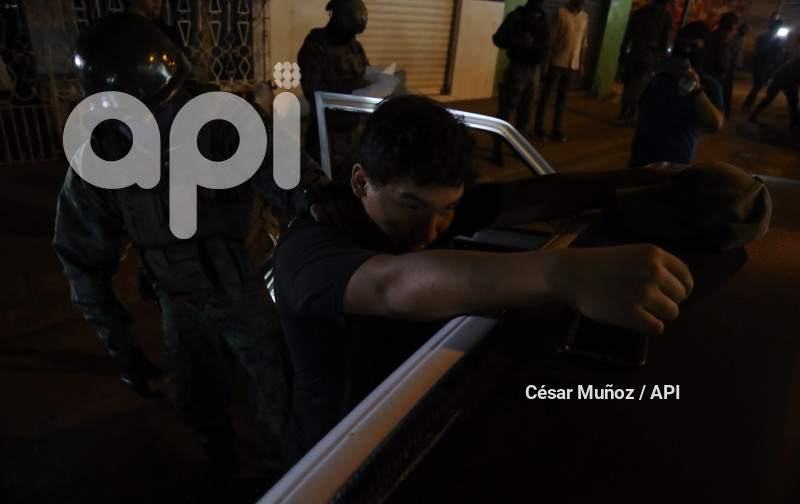 MANTA-OPERATIVO MILITAR-NOCHE
