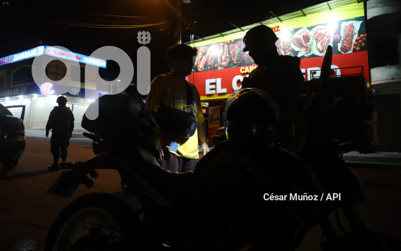 MANTA-OPERATIVO MILITAR-NOCHE