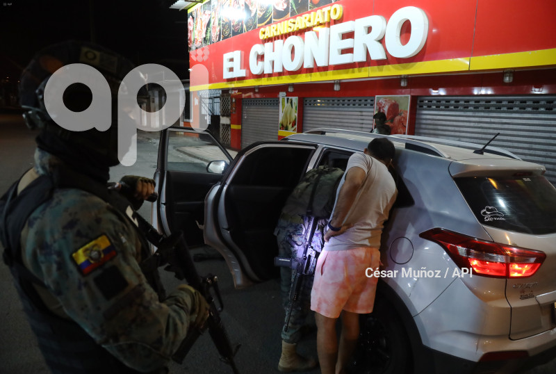 MANTA-OPERATIVO MILITAR-NOCHE