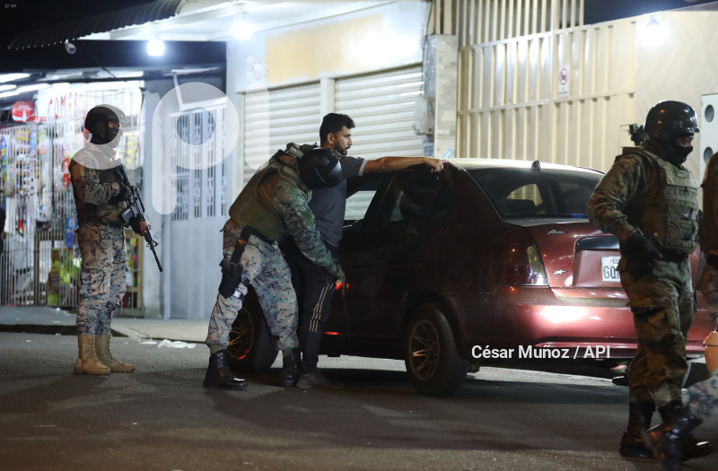 MANTA-OPERATIVO MILITAR-NOCHE