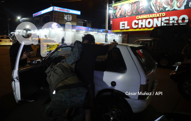 MANTA-OPERATIVO MILITAR-NOCHE