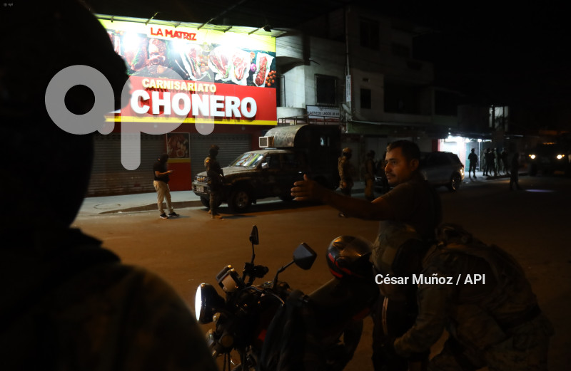 MANTA-OPERATIVO MILITAR-NOCHE