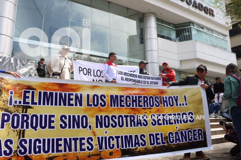 PLANTON-APAGUEN-MECHEROS-CORTE-CONSTITUCIONAL
