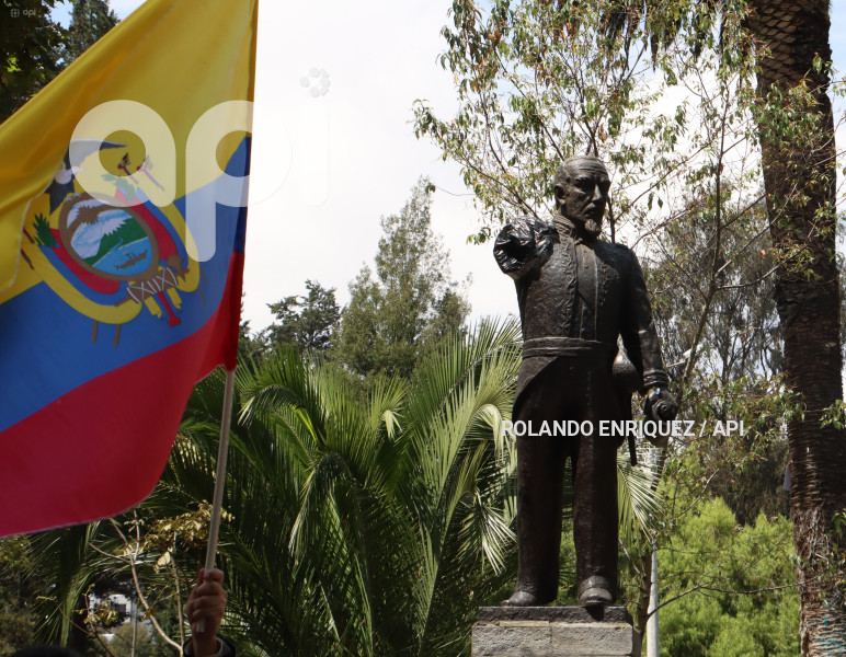 VANDALIZARON-MONUMENTO-ELOY -ALFARO