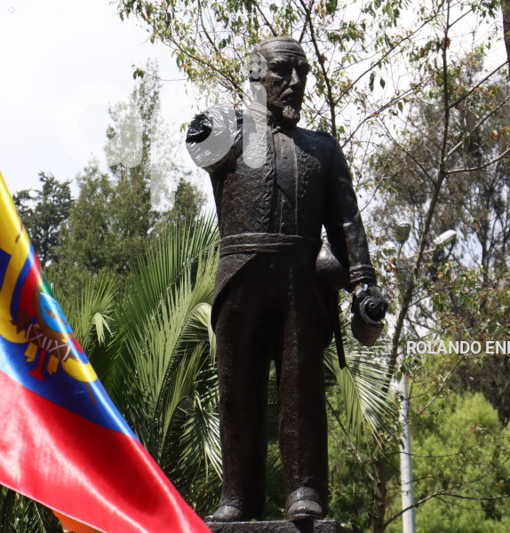 VANDALIZARON-MONUMENTO-ELOY -ALFARO