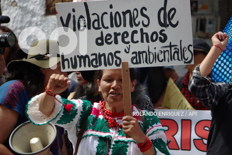 PLANTON-APAGUEN-MECHEROS-CORTE-CONSTITUCIONAL