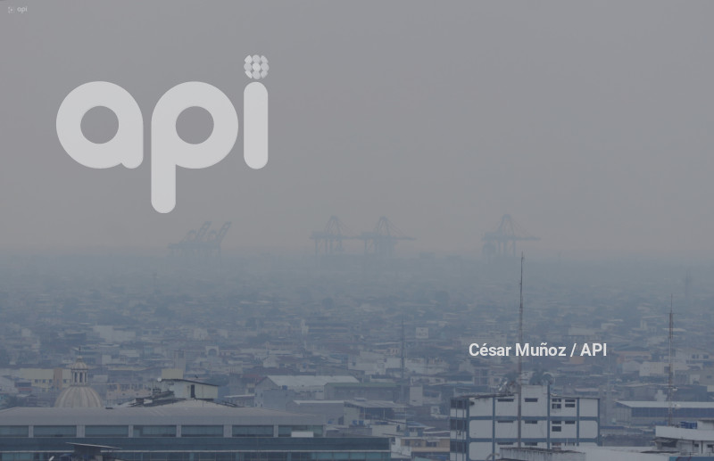 GYE-NEBLINA EN GUAYAQUIL