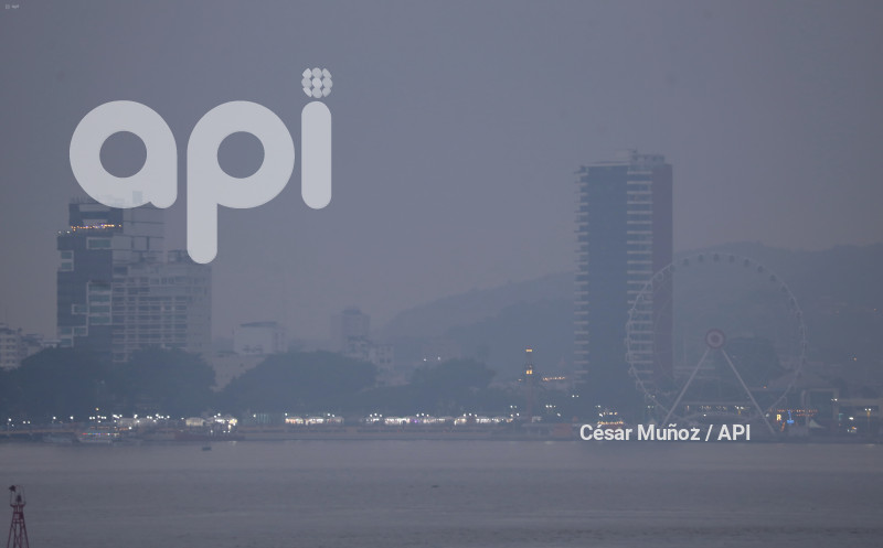 GYE-NEBLINA EN GUAYAQUIL