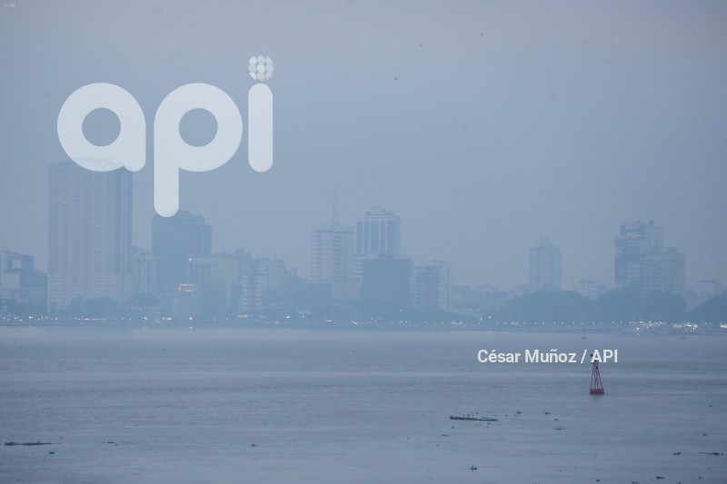 GYE-NEBLINA EN GUAYAQUIL