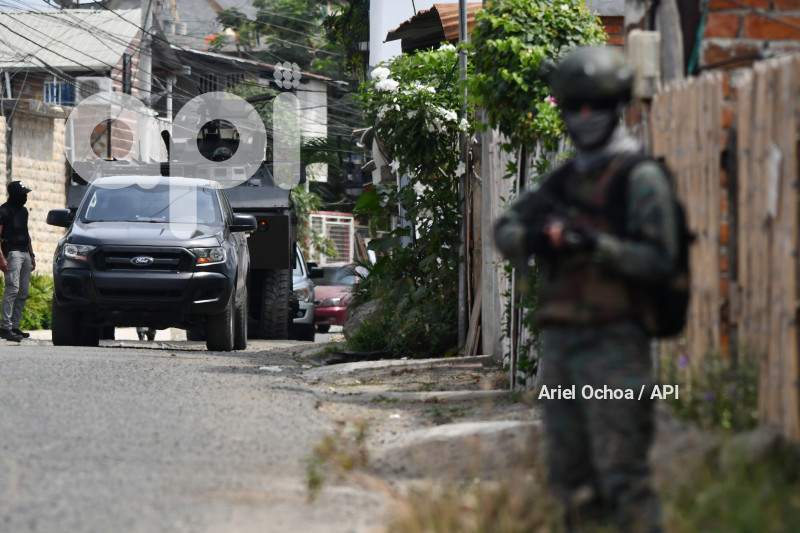 MANTA-ALLANAMIENTOS-SAN AGUSTIN-MILITARES