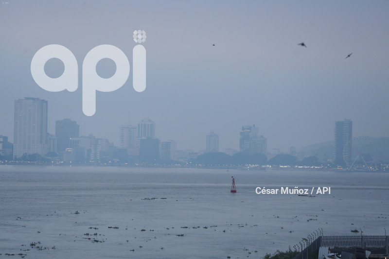 GYE-NEBLINA EN GUAYAQUIL