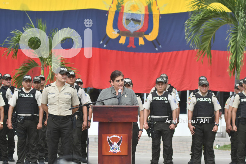 MANTA-ENTREGA-CHALECOS-POLICIA