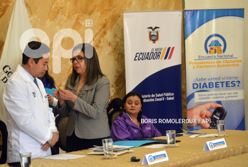 CUENCA-FIRMA CONVENIO-MINISTRO SALUD-DIABETES